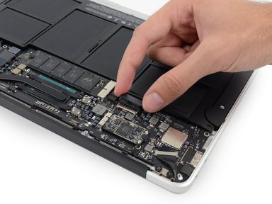 Déconnection de la batterie d'un MacBook Pro Air 11 pouces